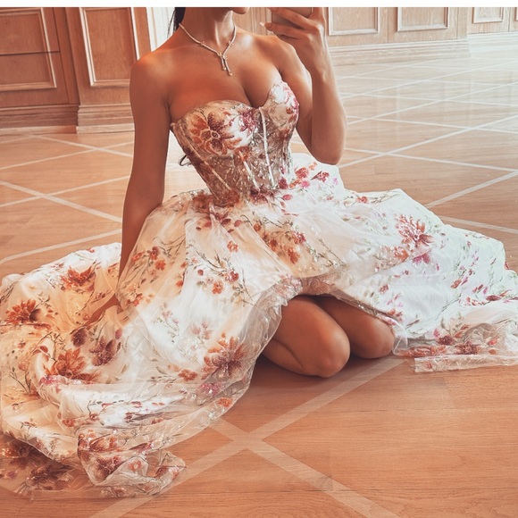 Dresses & Skirts - Flower Dress